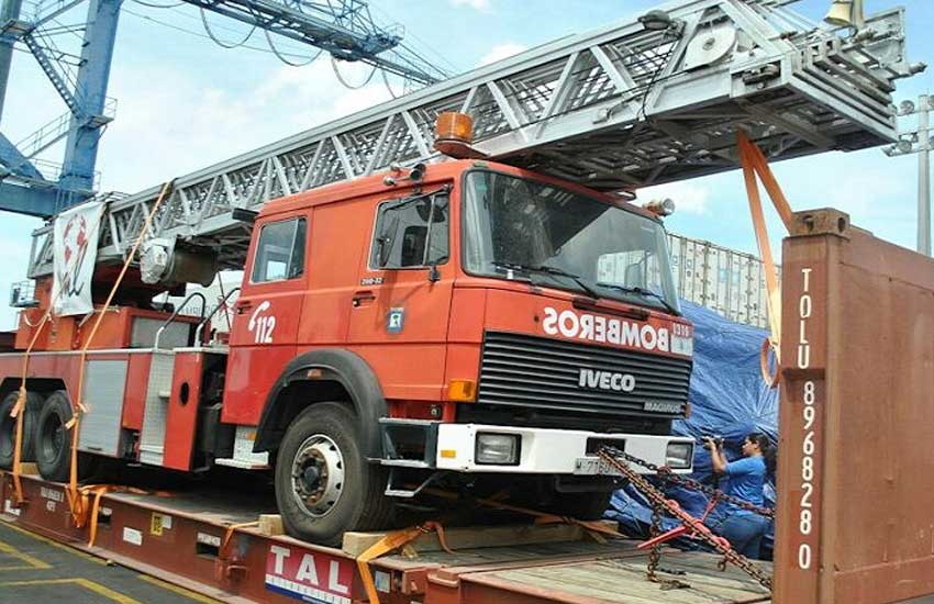 Bomberos Unificados reciben camión escalera donado por españa