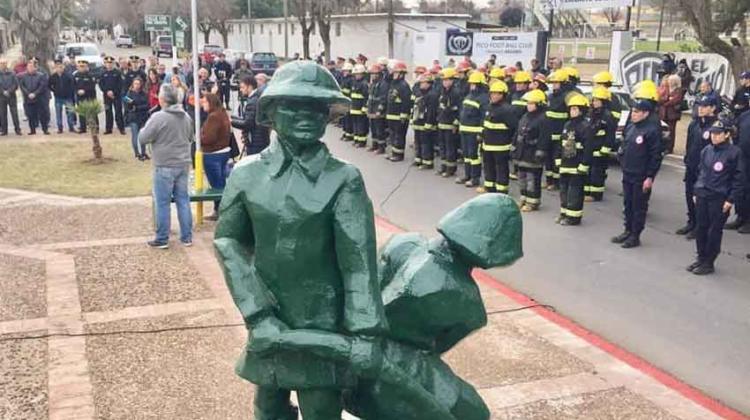 Homenaje a los bomberos caídos en General Pico a 20 años de la tragedia