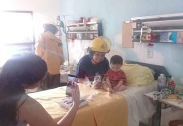 Bomberos Voluntarios llevó regalos al Hospital San Roque