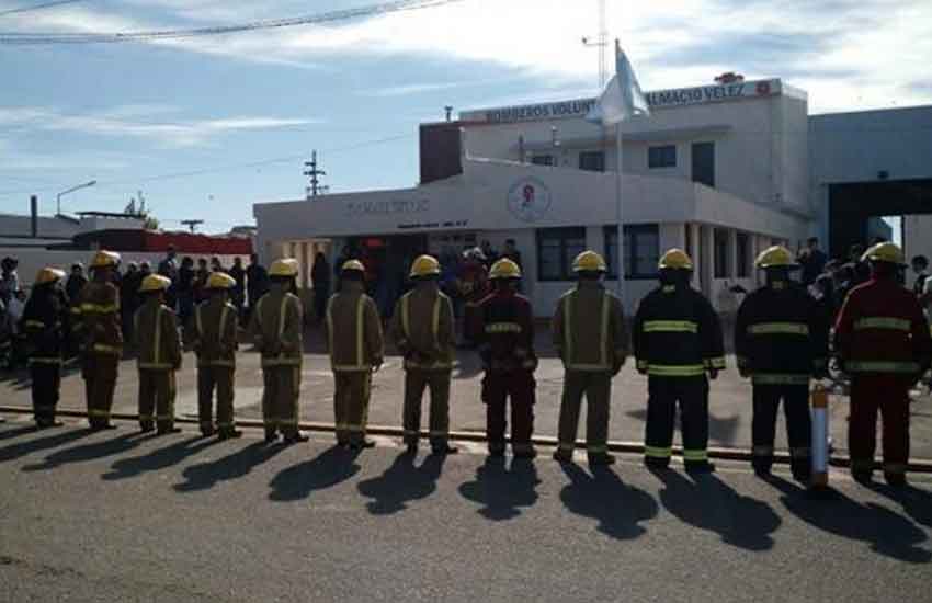 Bomberos de Dalmacio Vélez presentan su cuartel