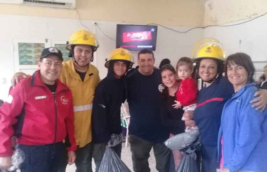 Bomberos Voluntarios llevó regalos al Hospital San Roque