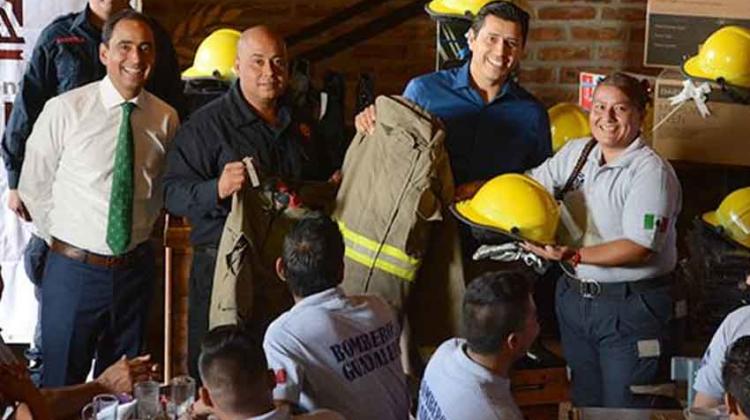 Entregan estímulos económicos a bomberos de Guadalupe