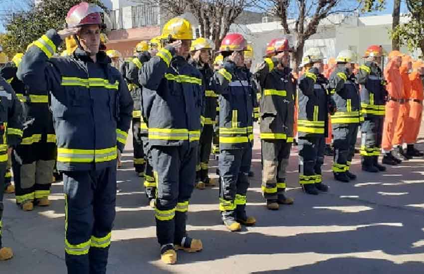 Bomberos de Leones recibieron equipamiento