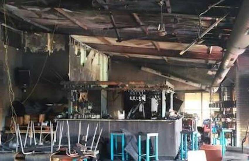Intoxicados dos bomberos en incendio de las piscinas de Nalda