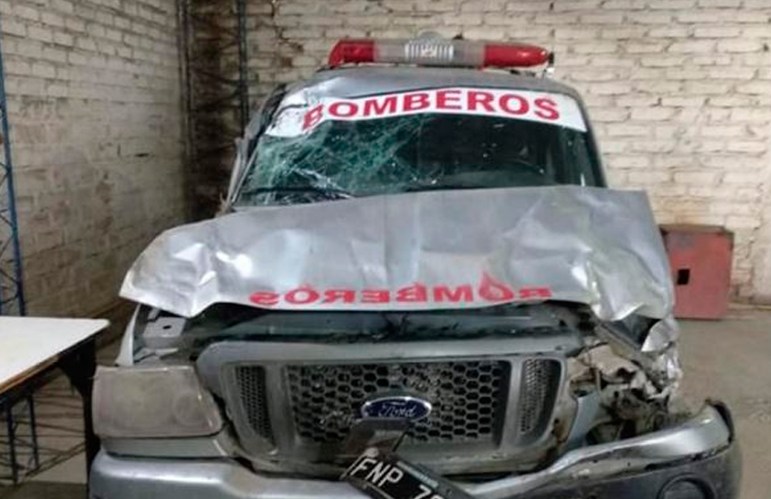 Bomberos de Chichinales volcaron cuando acudían a un incendio