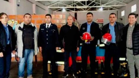 Donaron trajes estructurales a la Dirección Bomberos de la Policía