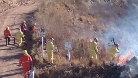 Bomberos sufrieron principio de asfixia y quemaduras