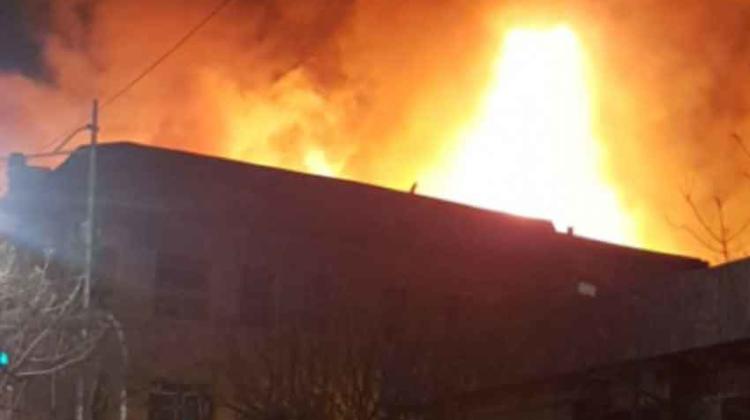 Incendio afecta a diversos locales comerciales en Valparaíso