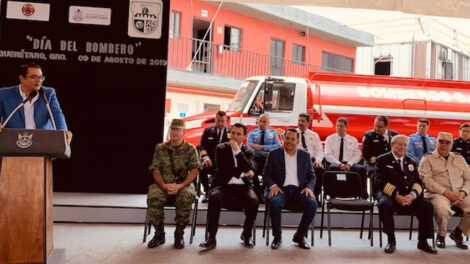 Entregan unidad cisterna a Bomberos de San Juan del Río