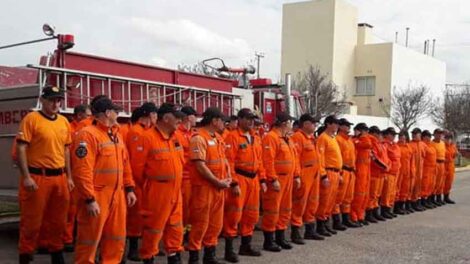 Bomberos fueron agredidos mientras apagaban un incendio