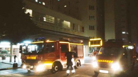 Dos bomberos heridos en un incendio de un Hospital