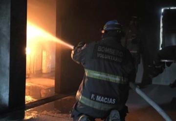 Periodistas se convierten en bomberos por unas horas