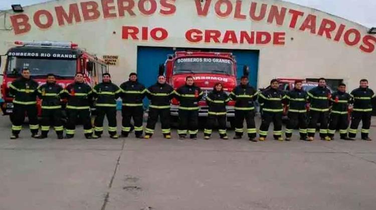 Trajes estructurales y botas para Bomberos de Río Grande