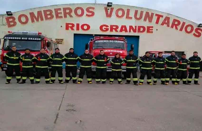 Trajes estructurales y botas para Bomberos de Río Grande