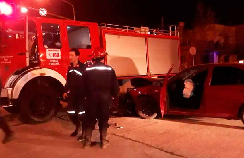 Choque entre móvil de Bomberos y un automóvil