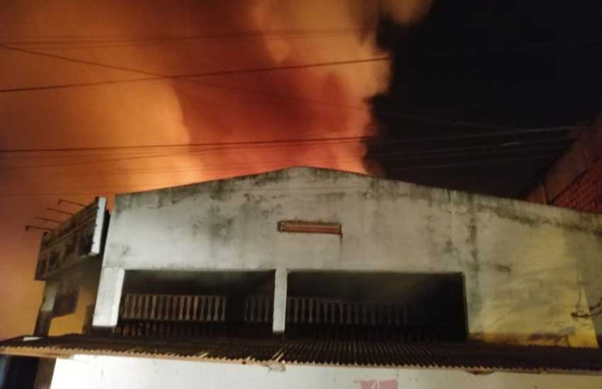 Incendio en maderera necesitó refuerzo de Bomberos de Encarnación