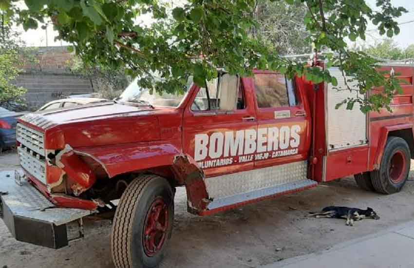 Camión de bomberos atropelló a un motociclista