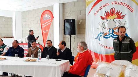 Entrega de equipamiento en Bomberos de La Carlota