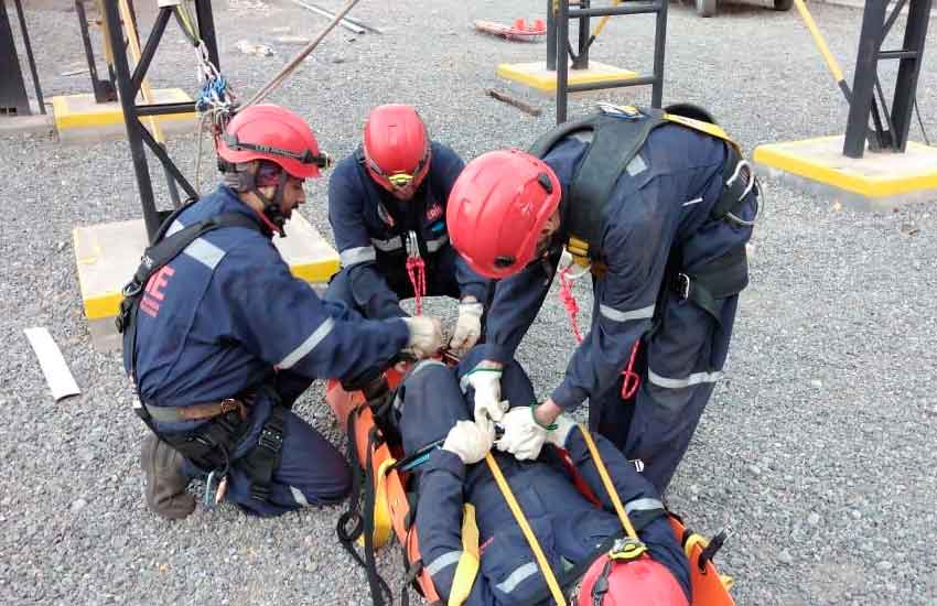 Bomberos y Carabineros aprueban curso de Rescate minero