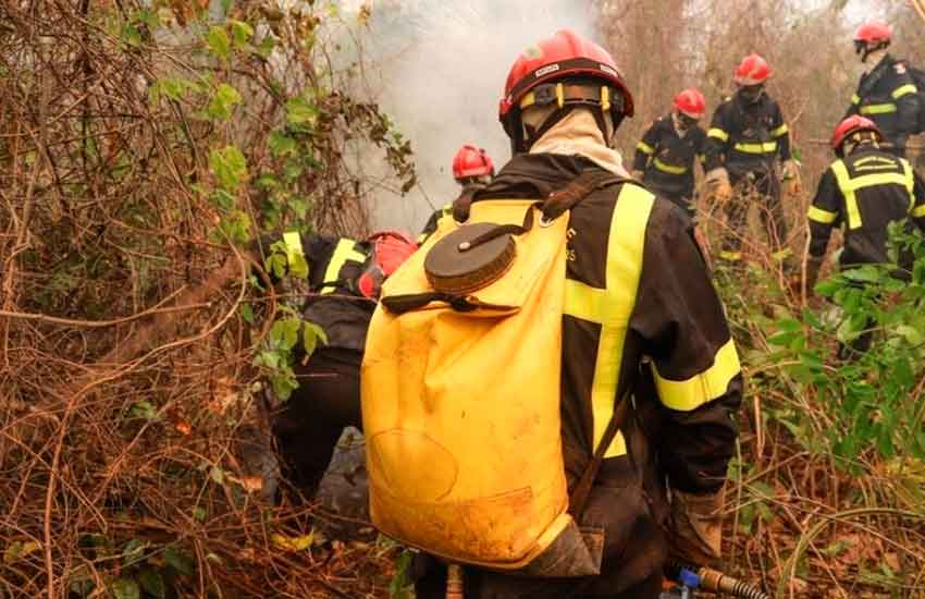 Gobernador atribuye a chamanes la extinción de incendio forestal