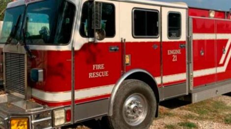 Compra un camión de bomberos y lo dona a Jalpa
