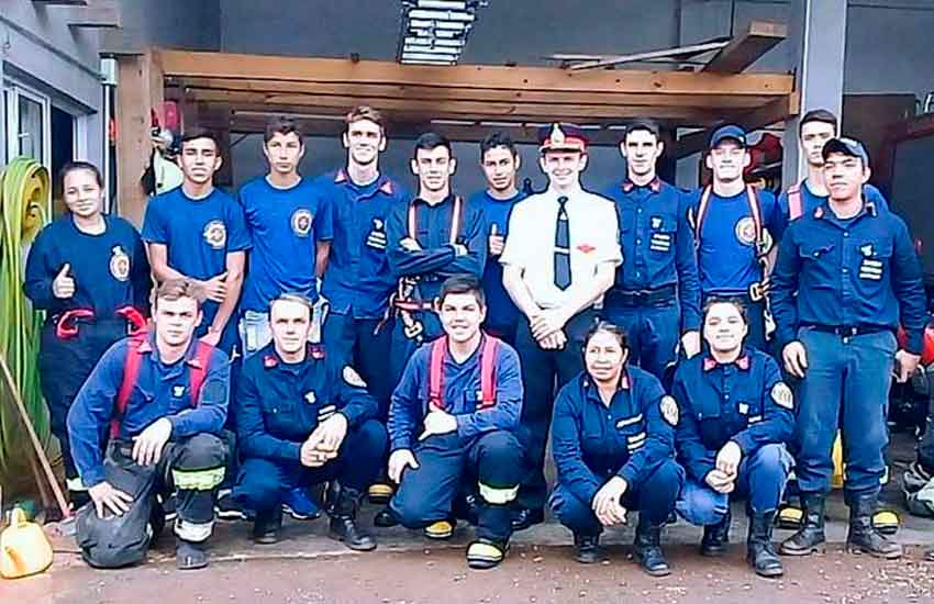 Bomberos recaudan fondos para retirar camión cisterna
