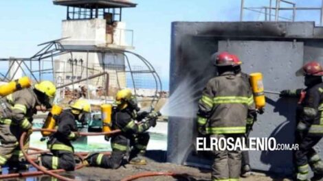 Una militar sufrió quemaduras en el practica de bomberos