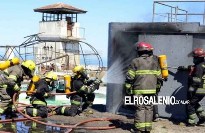 Una militar sufrió quemaduras en el practica de bomberos