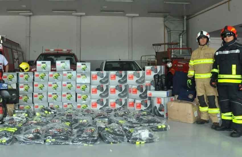Bomberos de Rawson incorporó trajes estructurales para incendios