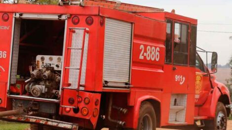 Bombera en grave estado al caer de la autobomba