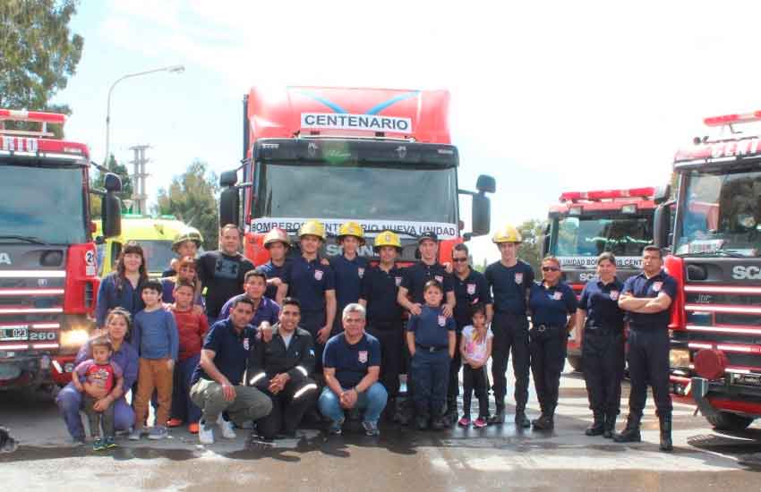 Bomberos Voluntarios de Centenario presentaron el móvil 29
