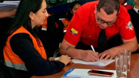 Bomberos reciben equipos de radiocomunicación