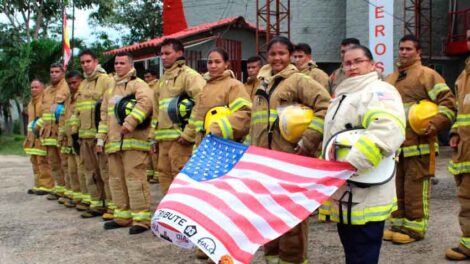 Fundación de Nueva York entregó dotación a Bomberos de Malambo