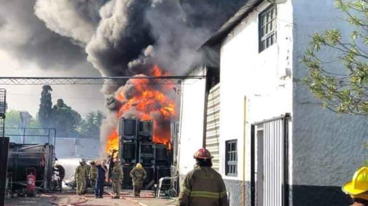 Incendio en una fábrica de productos químicos en Benavídez
