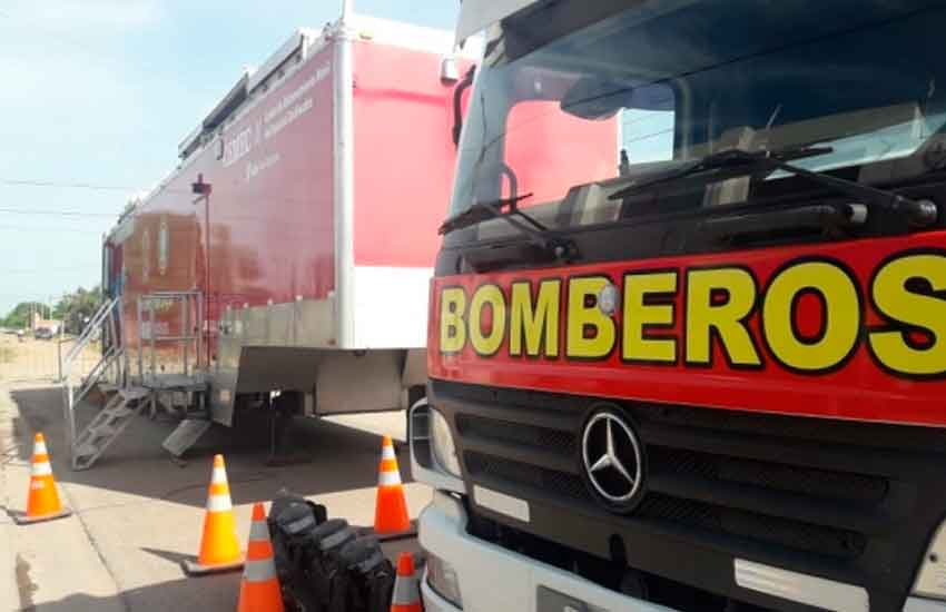 Bomberos voluntarios se capacitan en simulador de incendio