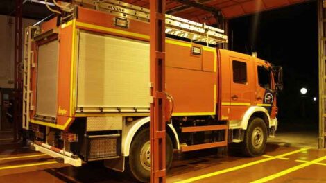 Bomberos publican un calendario por una noble causa