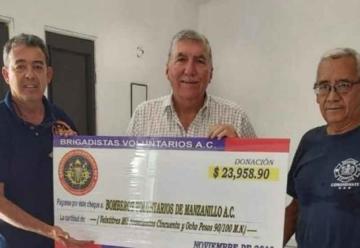 Entregan donativo económico a Bomberos Voluntarios de Manzanillo