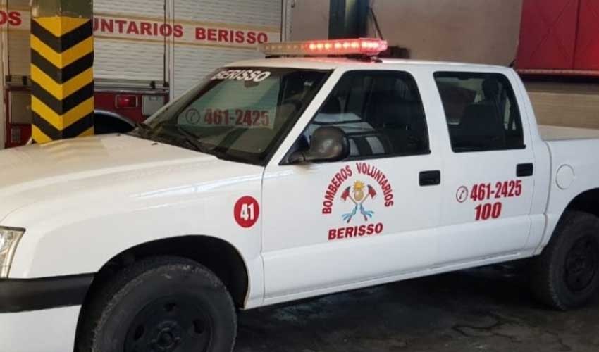 Bomberos Voluntarios de Berisso restauró una camioneta