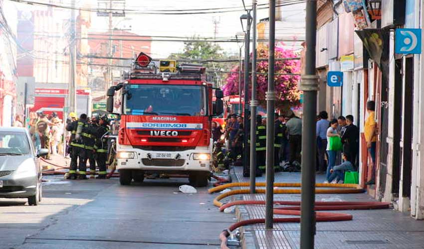 Dos voluntarios de Bomberos resultaron lesionados