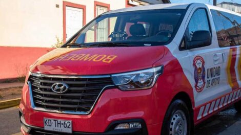 Bomberos de Pichilemu recibe moderno vehículo