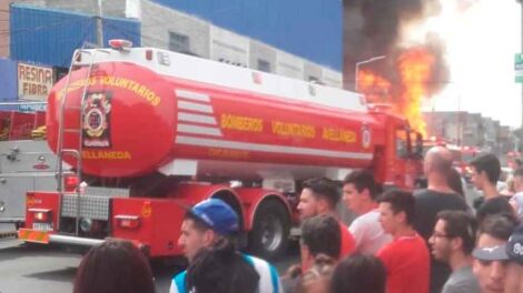 Incendio en una maderera en Avellaneda