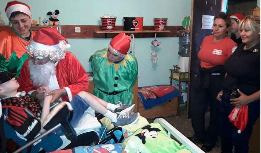 Bomberos cumplieron el sueño de un chico con parálisis cerebral