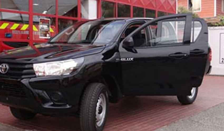 Bomberos de Hualañé cuenta con nueva camioneta