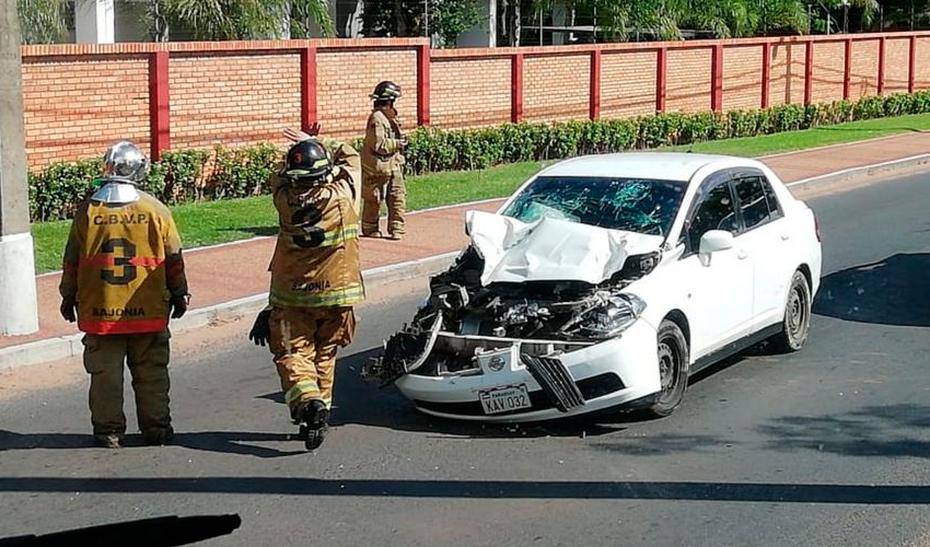 Militar chocó su vehículo contra camión de Bomberos