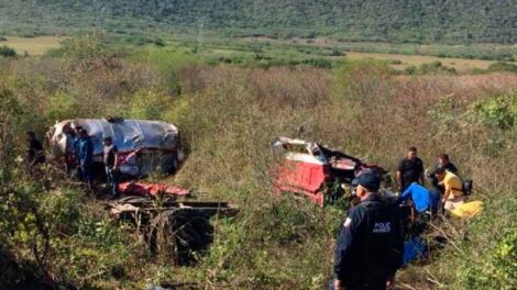 Volcadura de camión de Bomberos en Tacuichamona