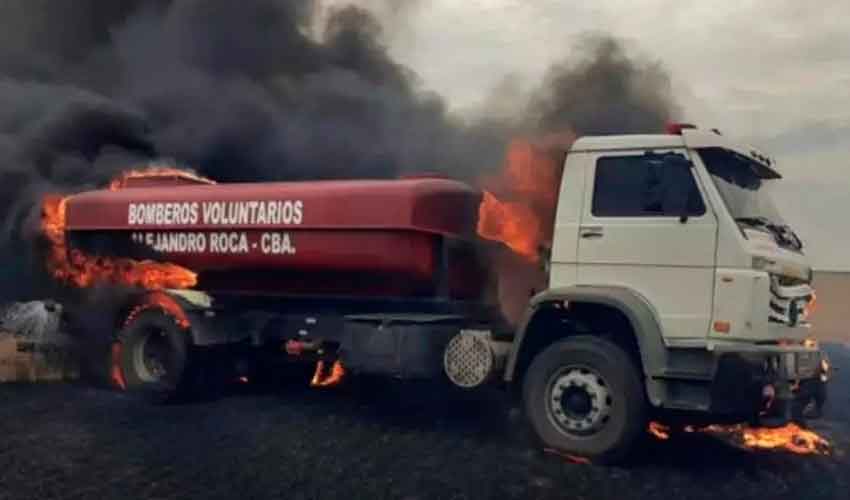 Se incendió un camión de Bomberos Voluntarios de Alejandro Roca