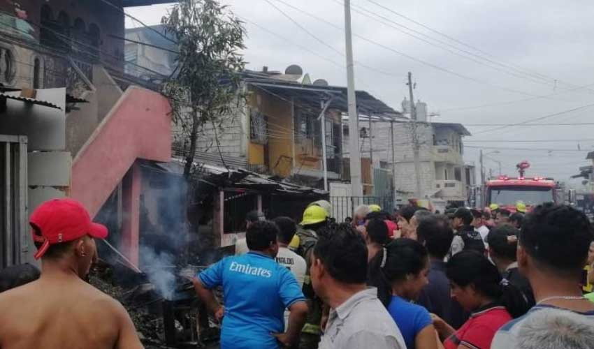 Robaron equipos de bomberos mientras controlaban incendio