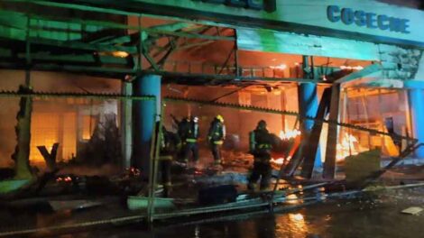 Incendio destruye sucursal de automotora en Rancagua