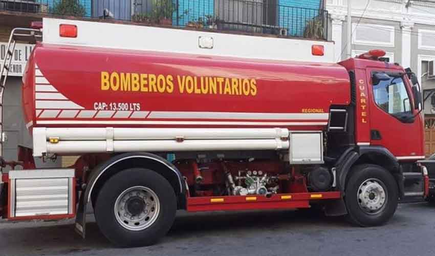 Bomberos de Alejandro Roca adquirieron un nuevo camión cisterna