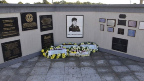 Dañaron el monumento a un bombero voluntario muerto en servicio